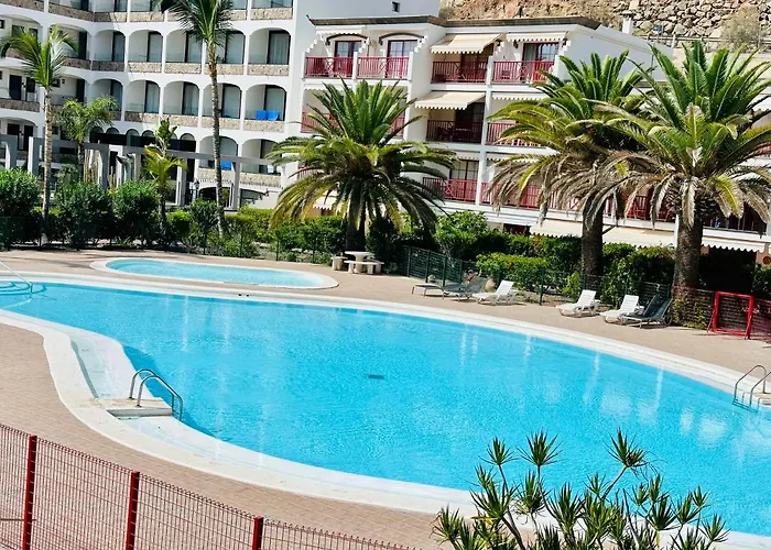 Playa Del Cura - Spacious Beachside Apartment