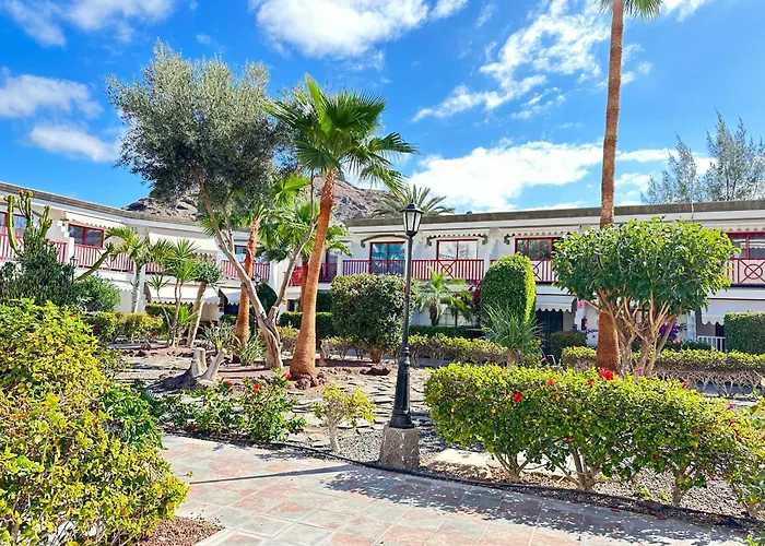 Playa Del Cura - Spacious Beachside Apartment