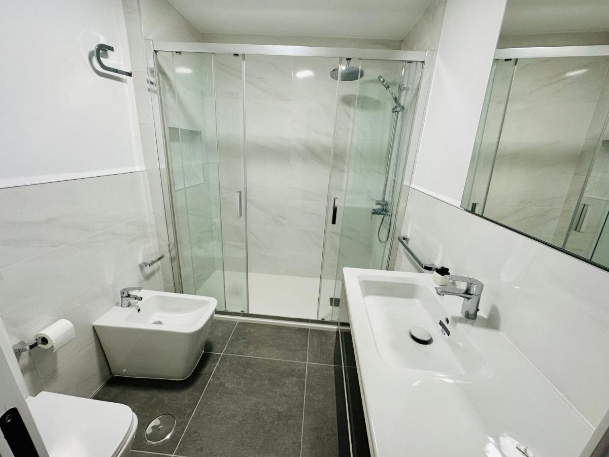Playa Del Cura - Spacious Beachside Apartment *