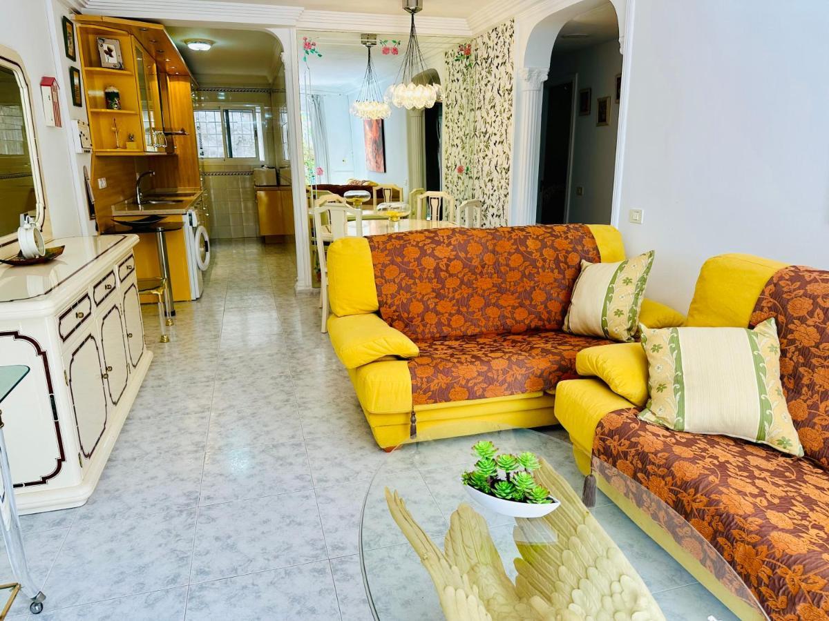 Playa Del Cura - Spacious Beachside Apartment *