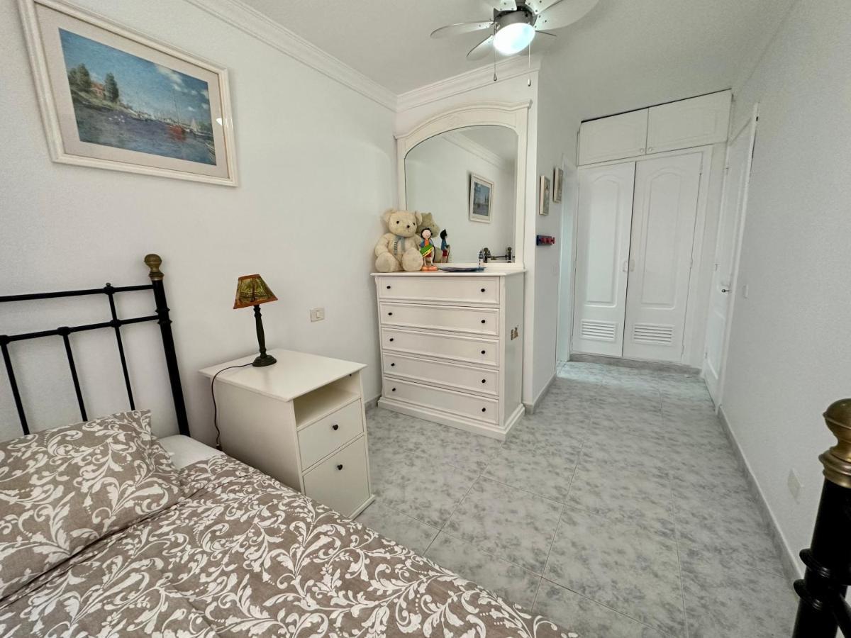 Playa Del Cura - Spacious Beachside Apartment *