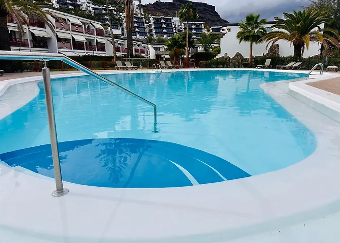 Playa Del Cura - Spacious Beachside Apartment