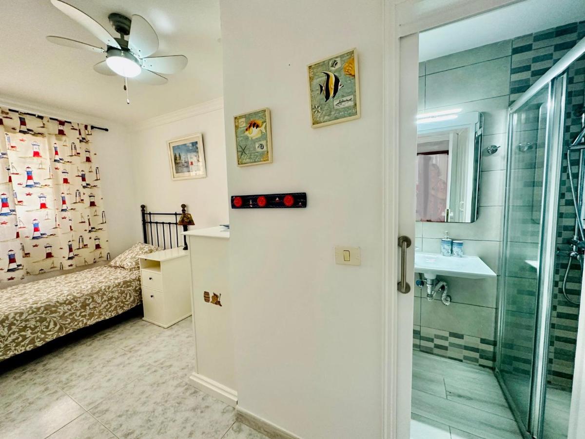Playa Del Cura - Spacious Beachside Apartment *